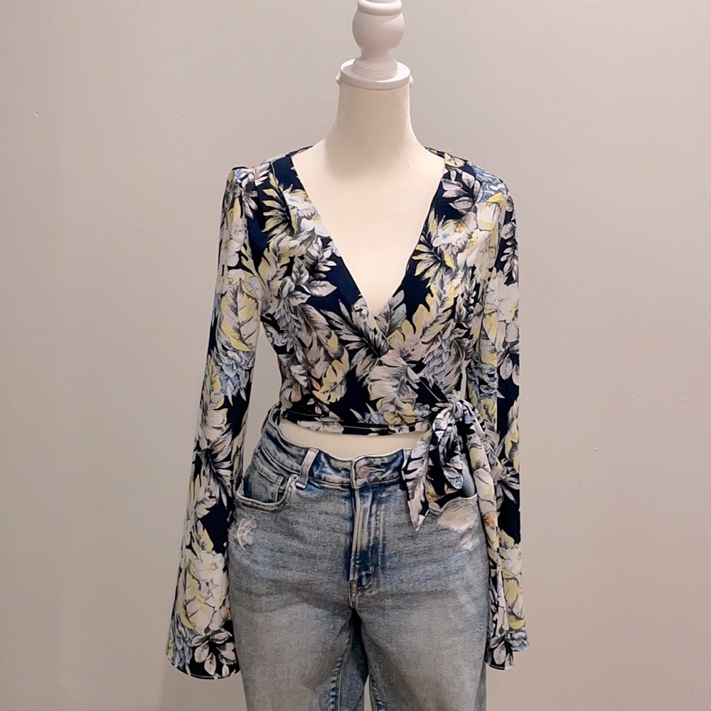 Floral Long sleeved Crop Top